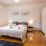 דירה Spacious And Bright Apartment- Silvio 1 באניולה
