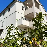 Spacious And Bright Apartment- Silvio 1 באניולה