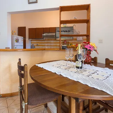 Spacious And Bright Apartment- Silvio 1 Apartment