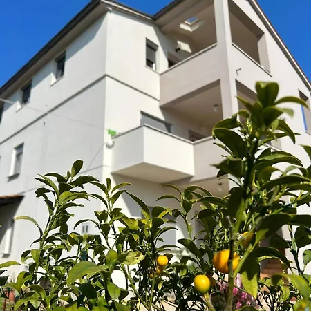 Spacious And Bright Apartment- Silvio 1 Banjole