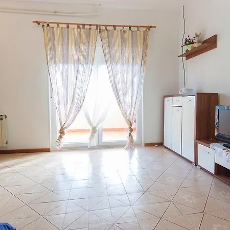 Apartment Spacious And Bright Apartment- Silvio 1